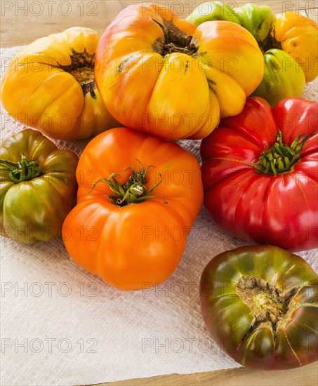 Heirloom tomatoes on paper towel.