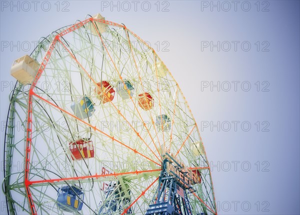 Ferris wheel in amusement park. Photo : Jamie Grill