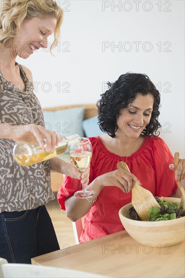 Female friends preparing salad. Photo : Jamie Grill