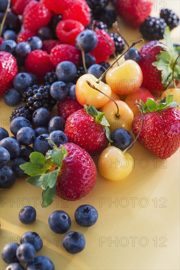 Heap of fresh fruits. Photo : Daniel Grill