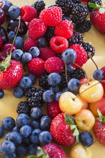 Heap of fresh fruits. Photo : Daniel Grill