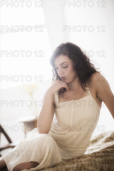 Portrait of young woman in white chemise. Photo : Daniel Grill