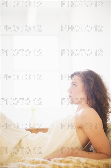 Portrait of young woman in white chemise. Photo : Daniel Grill