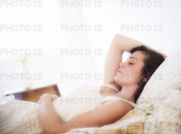 Portrait of young woman in white chemise. Photo : Daniel Grill