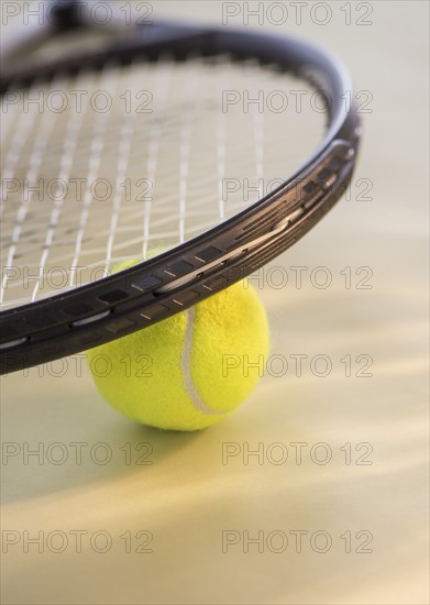 Studio Shot of tennis racket with ball. Photo : Daniel Grill