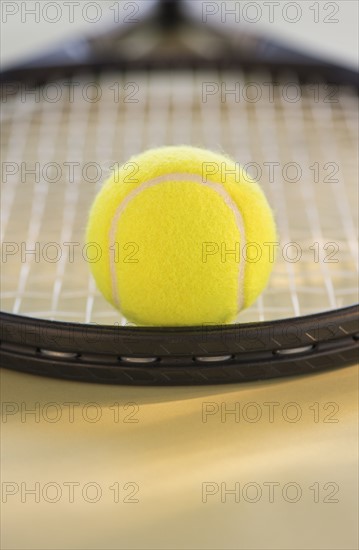 Studio Shot of tennis racket with ball. Photo : Daniel Grill