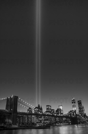 View over Hudson River towards Manhattan with September 11th memorial lights and Brooklyn Bridge. Photo : Daniel Grill