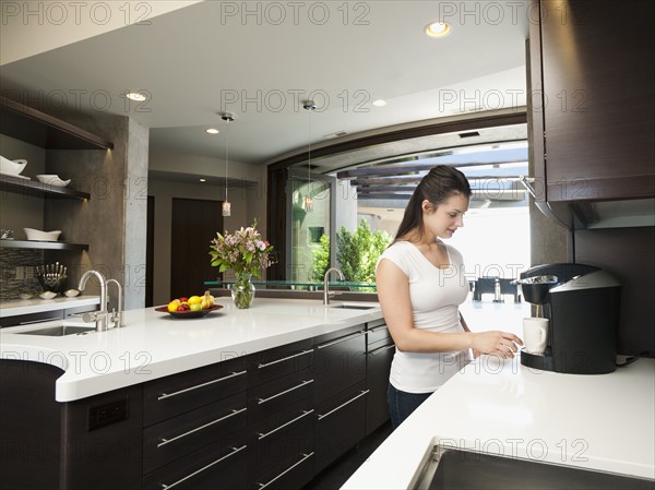 Young woman making morning coffee. Photo: Erik Isakson