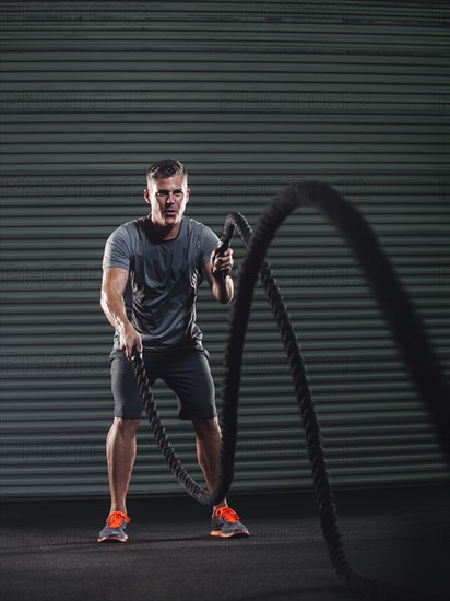 Mature man exercising with rope. Photo: Erik Isakson