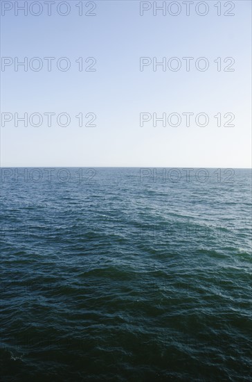 horizon over sea. Photo : Tetra Images