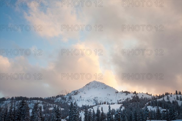 Snow covered mountain peak with late evening sky. Photo : Mike Kemp