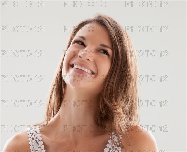 Beautiful woman smiling and looking up. Photo : Mike Kemp