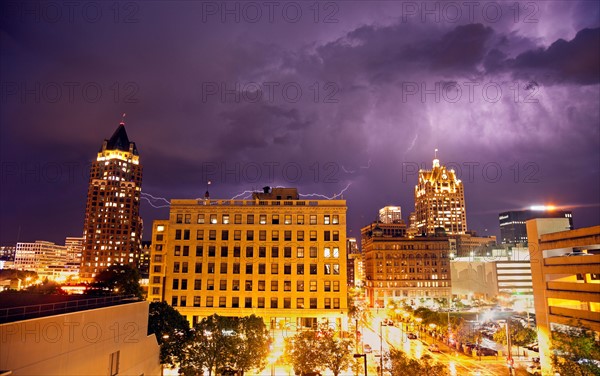 Thunderstorm in Milwaukee. Photo : Henryk Sadura
