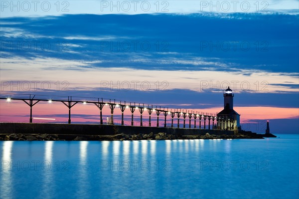 Michigan City Lighthouse at sunset. Photo : Henryk Sadura