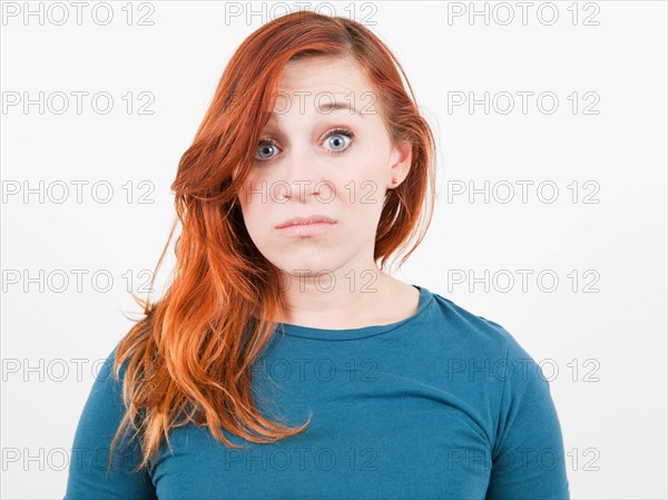 Studio Shot, Portrait of woman grimacing. Photo : Jessica Peterson