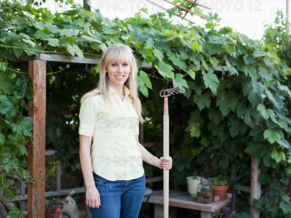 Woman in garden. Photo : Jessica Peterson