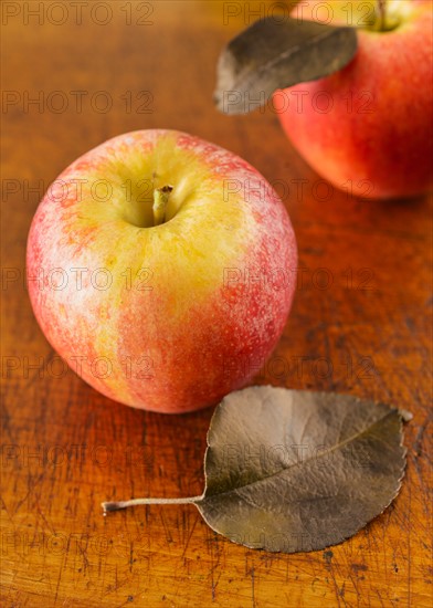 Two apples on wood pattern.