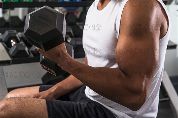 Man lifting weights in gym.