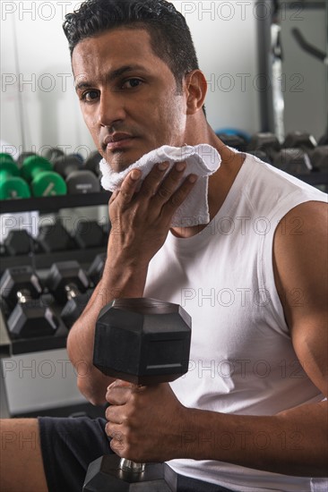 Man lifting weights in gym.