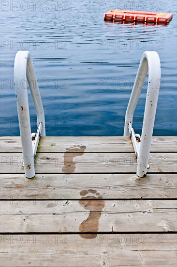 Parry Sound, Wet footprints leading to water