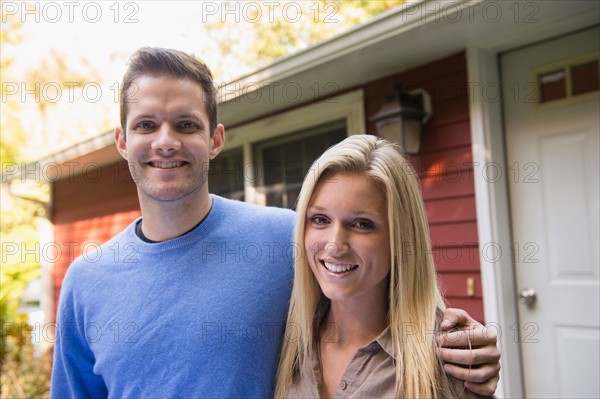 Couple in front of cottage. Photo : Jamie Grill