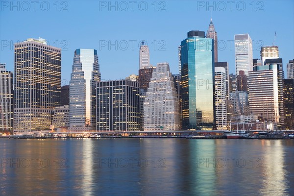 Skyline at sunset. Photo : Alan Schein