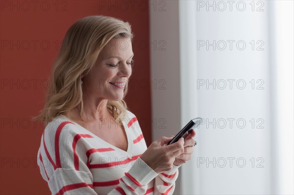 Portrait of mature woman texting. Photo: Dan Bannister