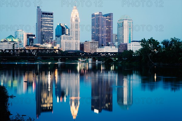 City skyline at dusk. Photo : Henryk Sadura