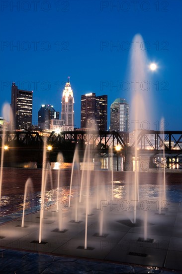 City skyline at night. Photo : Henryk Sadura