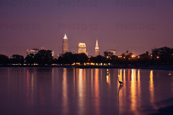 City skyline at night. Photo : Henryk Sadura