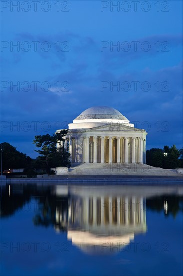 Thomas Jefferson Memorial at dusk. Photo: Henryk Sadura