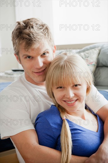 Portrait of couple smiling. Photo : Rob Lewine