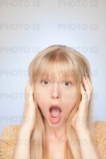 Portrait of woman yelling. Photo : Rob Lewine