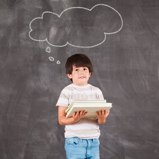 Studio portrait of boy (6-7) with thought bubble. Photo: Jessica Peterson