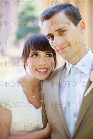 Portrait of young bride and groom. Photo : Jessica Peterson