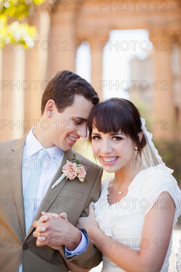 Portrait of young bride and groom. Photo : Jessica Peterson