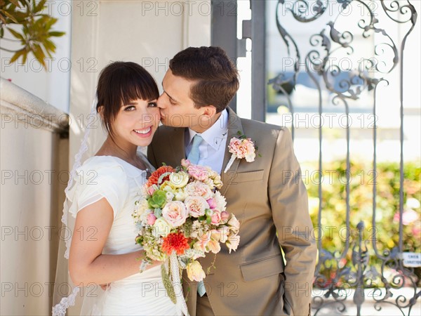 Portrait of young bride and groom. Photo : Jessica Peterson