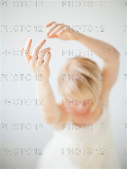 Studio Shot of dancing woman. Photo : Jessica Peterson