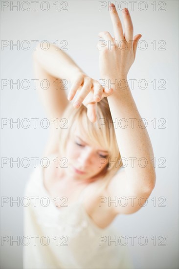 Studio Shot of dancing woman. Photo : Jessica Peterson