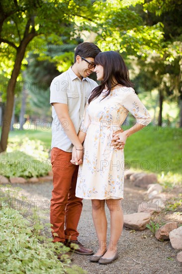 Couple standing in park. Photo : Jessica Peterson