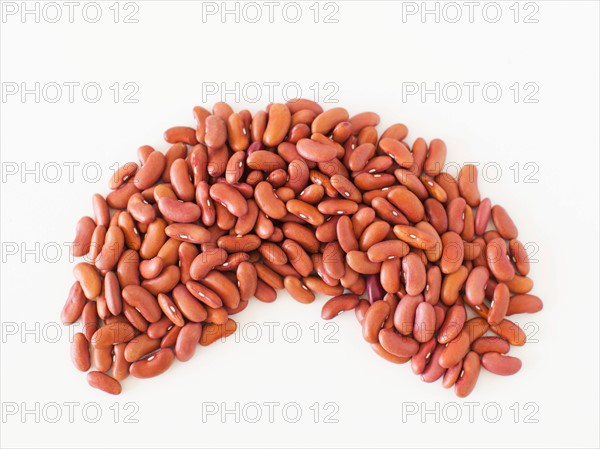 Kidney beans on white background. Photo : Jessica Peterson