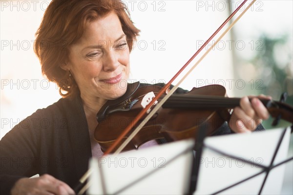 Senior woman playing violin.