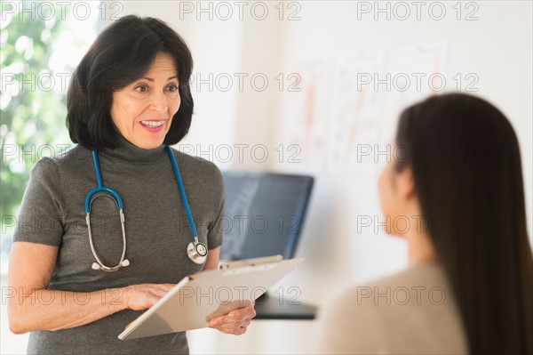 Doctor talking to teenage girl (16-17).