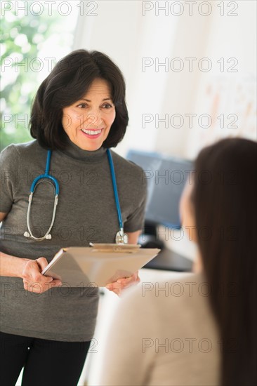 Doctor talking to teenage girl (16-17).