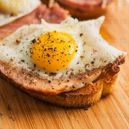 Toast with egg and bacon.