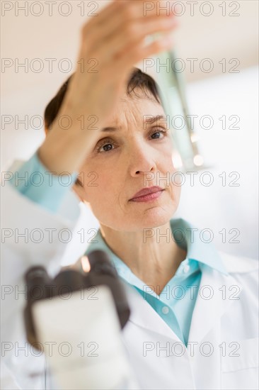 Woman working in laboratory.