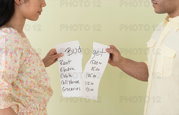 Young couple fighting over home budget.