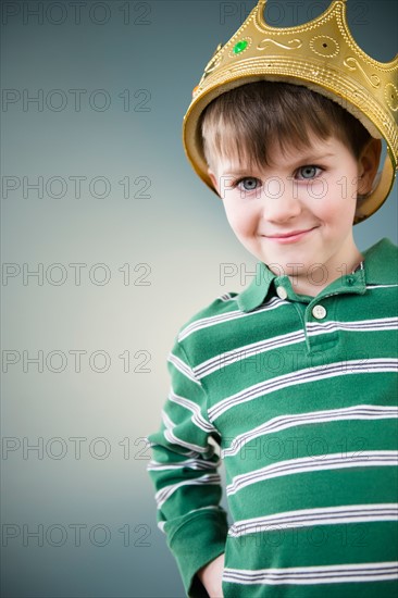 Portrait of boy (4-5) wearing crown