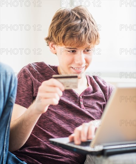 Teenage boy (14-15) shopping online