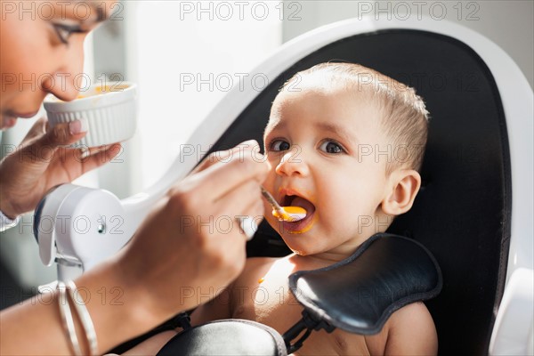 Mother feeding baby (2-5 moths)